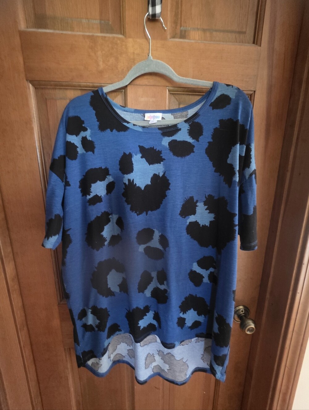 Women Lularoe Blue and Black Leopard Print Tee